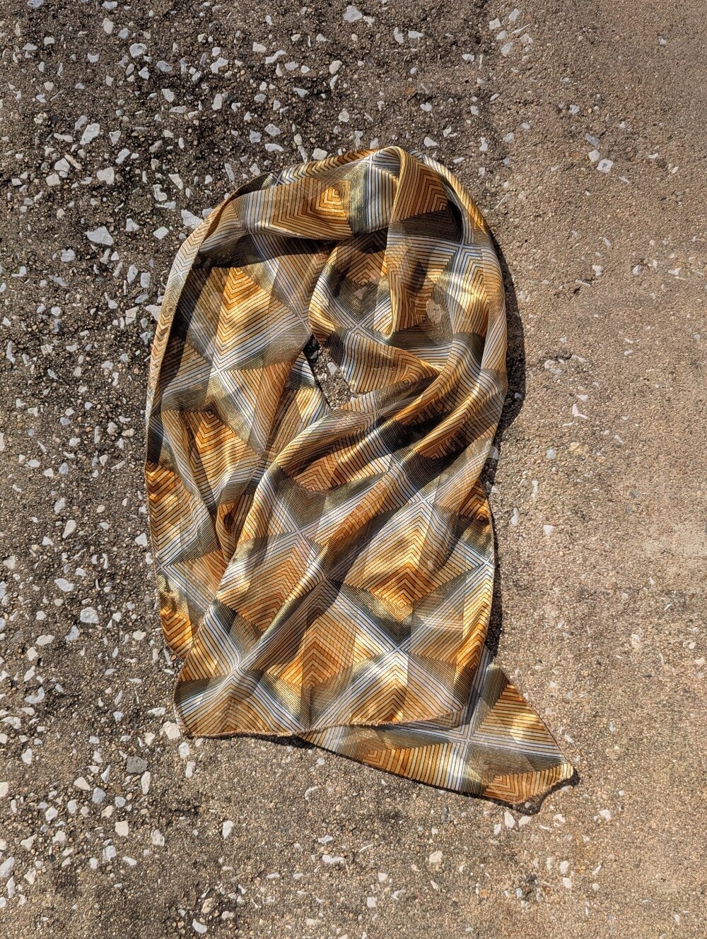 Geometric Pattern Women's Scarf in Gold & Black